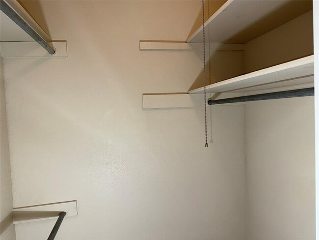 Building Photo - 5401 Salem Hill Dr