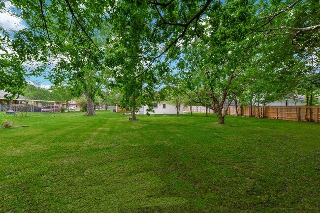 Building Photo - 18610 Anne Dr