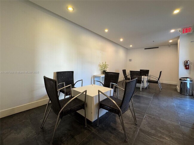 Building Photo - 1300 Alton Rd