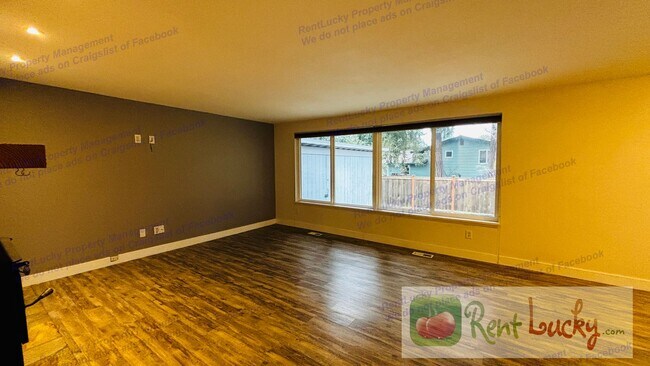 Building Photo - Charming 3 Bedroom Rambler + Large Storage/Shop  | Kent, WA
