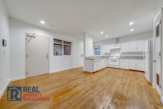 Interior Photo - Westlake Park Square