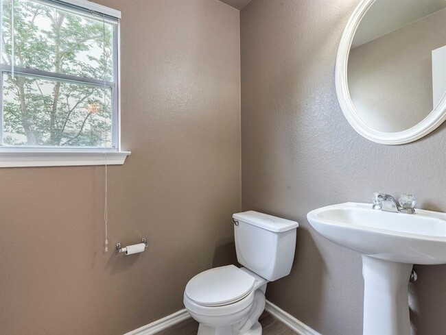 Building Photo - 221 Carriage Way
