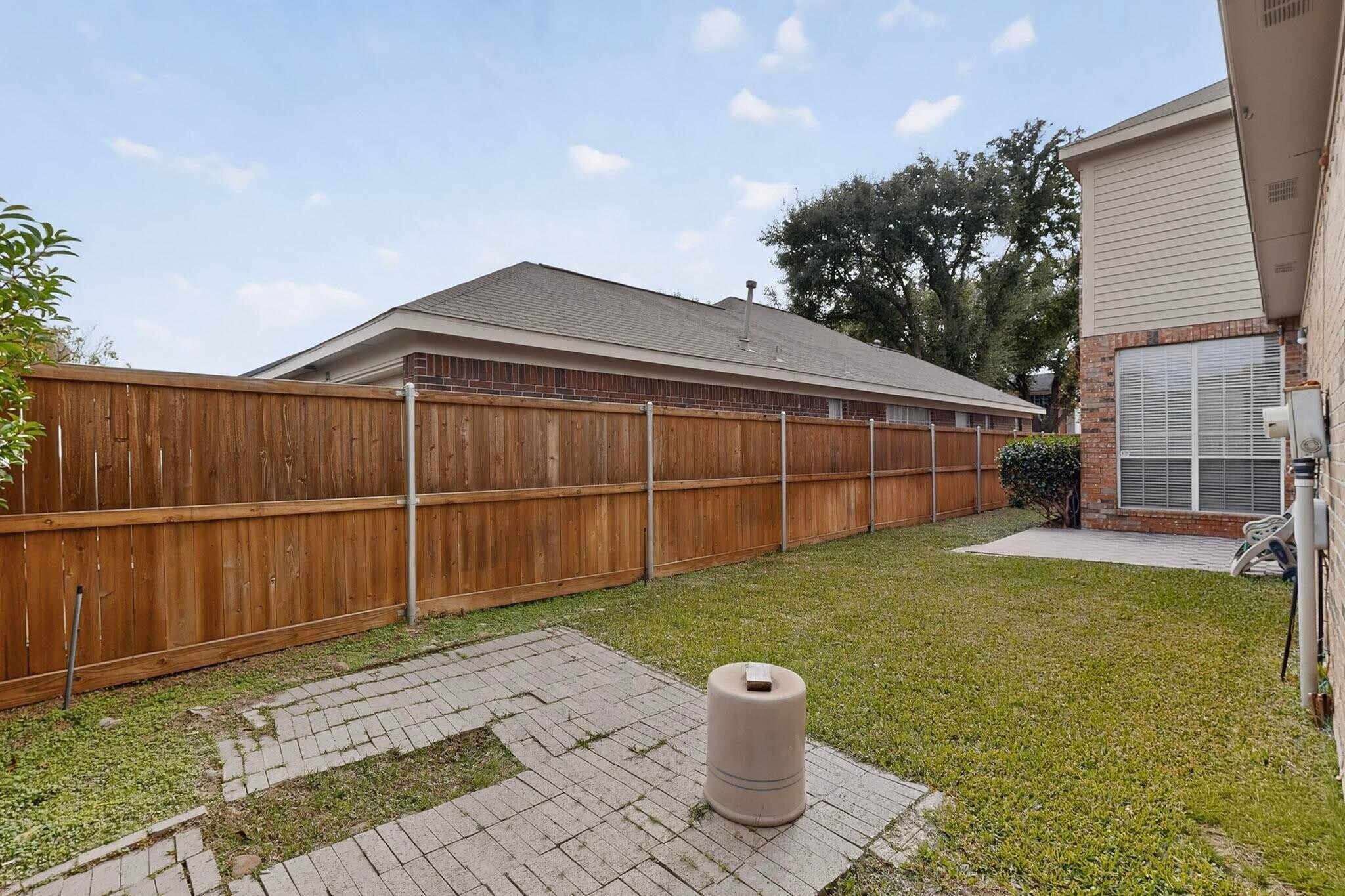 Building Photo - 636 Raintree Cir