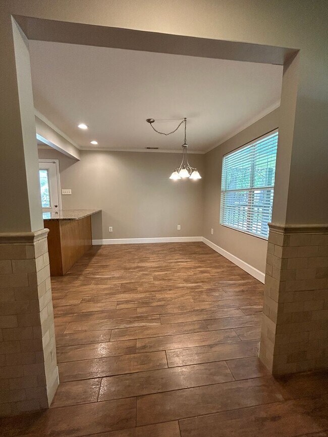Building Photo - Charming 2 Bedroom/2.5 Bathroom home in Sandfly