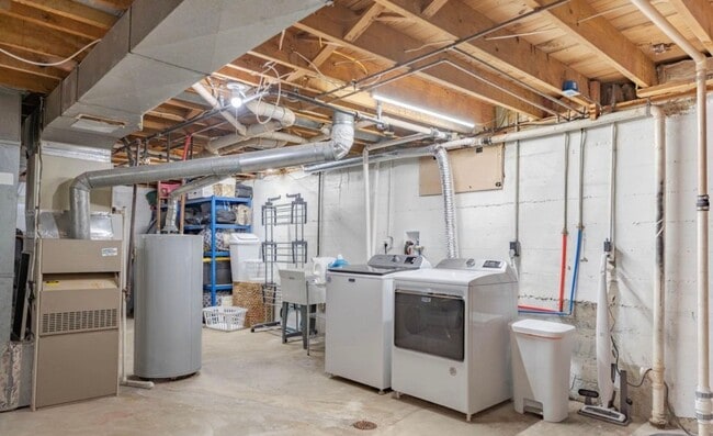 Building Photo - 3BR/2BA Home w/Finished Basement for Rent in Jtown!