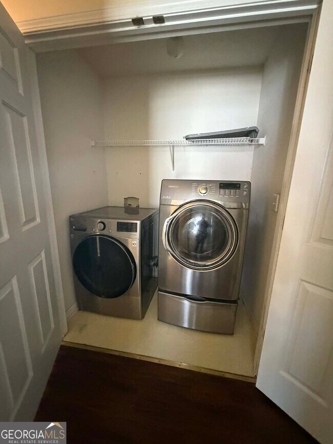 Building Photo - 2890 Duncan Pl