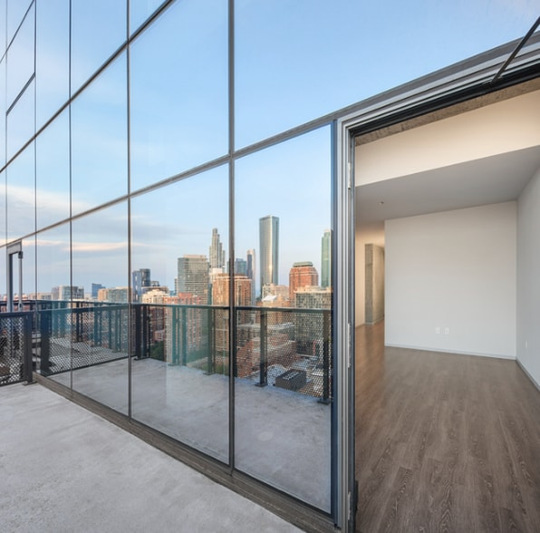 Building Photo - 720 S Clark St