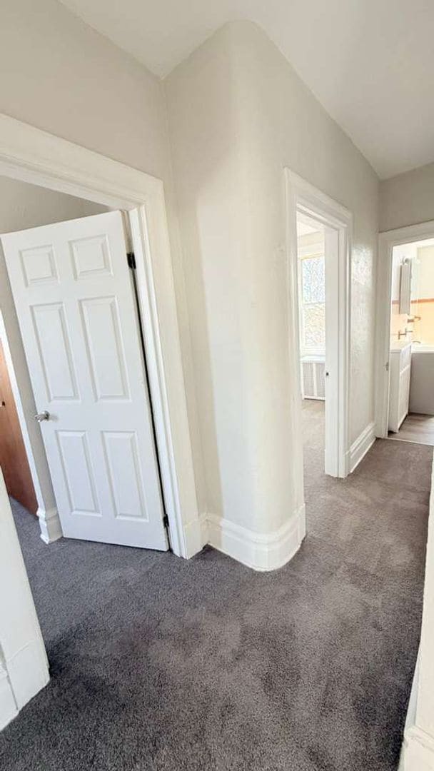 Building Photo - Spacious 4BR 1.5BA Single Family Home in Carrick