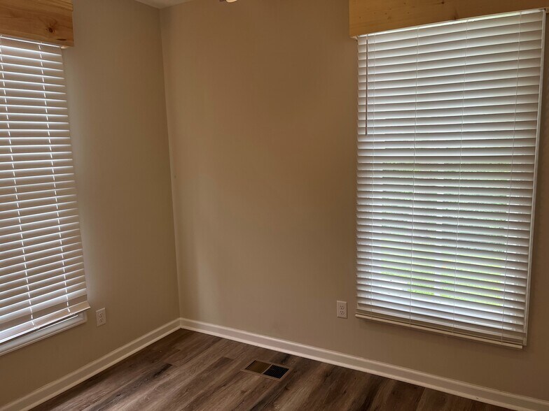 Building Photo - 312 Market St