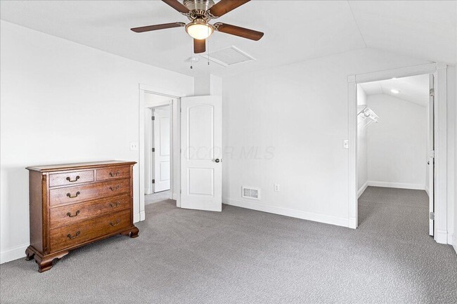 Building Photo - 866 E Starr Ave