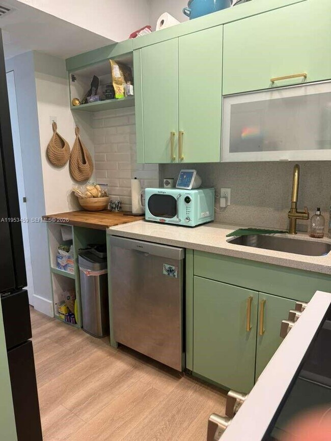 Building Photo - 800 West Ave