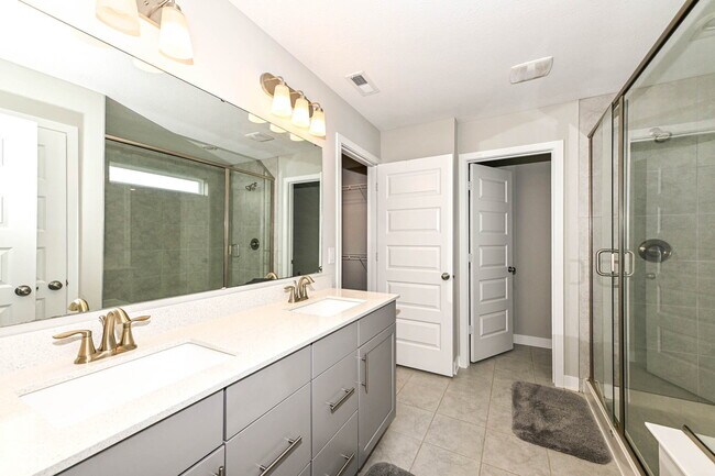 Building Photo - 9904 Delmore Dr