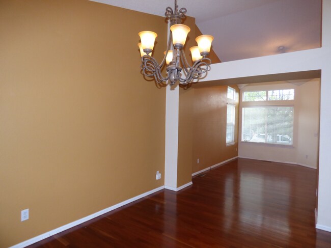 Building Photo - Fabulous Highlands Ranch Home!