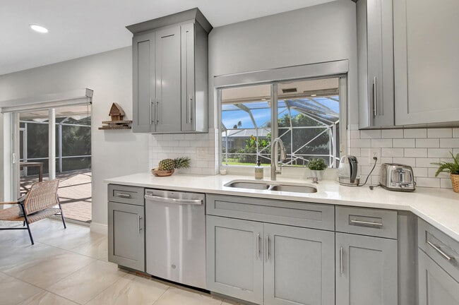 Building Photo - 1300 SW 13th St