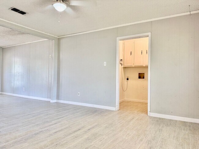 Building Photo - Rental