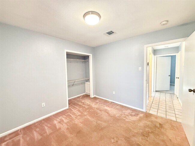 Building Photo - 5359 Friar Tuck Dr