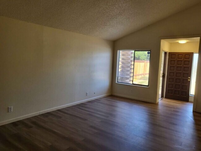 Building Photo - 3633-3635 Sutterwoods Way