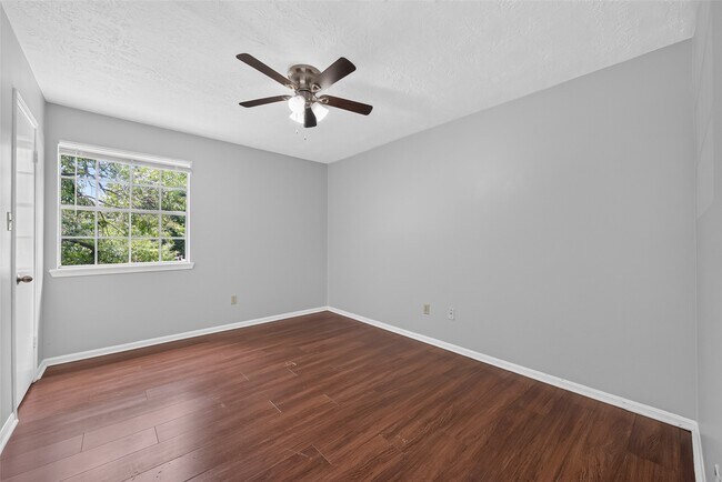 Building Photo - 5703 Green Timbers Dr