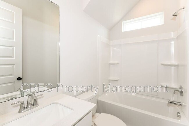 Building Photo - 1205 Carnes Xing Blvd