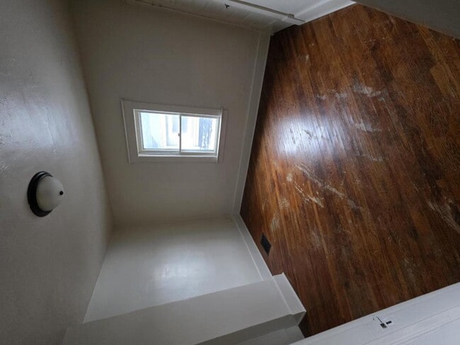 Building Photo - 466 W McKibben St