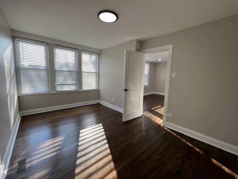 Building Photo - 2652 N Springfield Ave