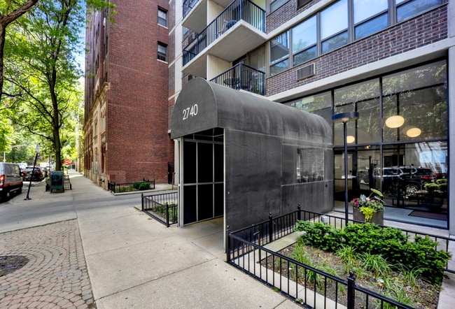 Building Photo - 2740 N Pine Grove Ave
