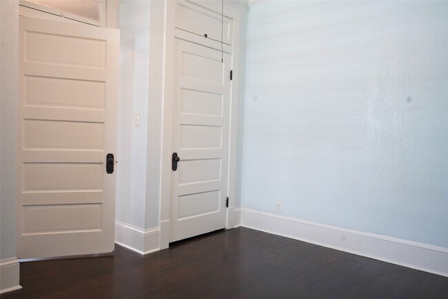 Building Photo - 6424 Central City Blvd