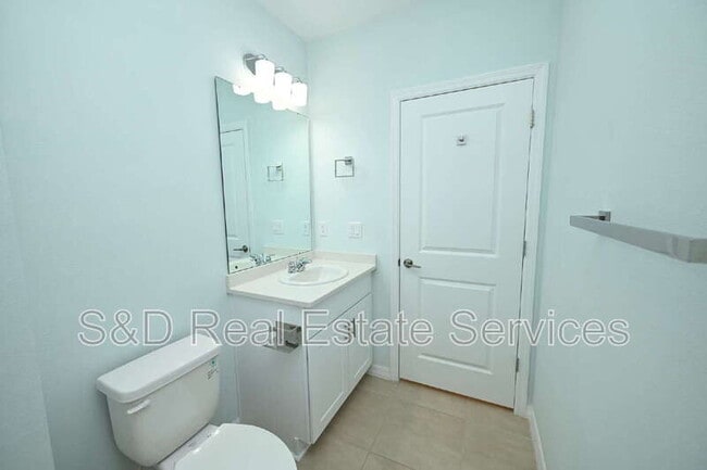 Building Photo - 2028 Rosewood Cir