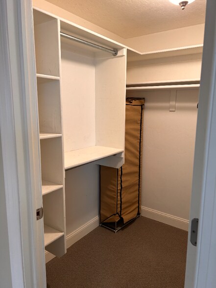 Building Photo - 2501 Prairie View Dr