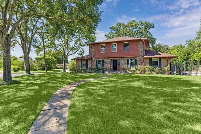 Building Photo - 3232 Parkwood Dr