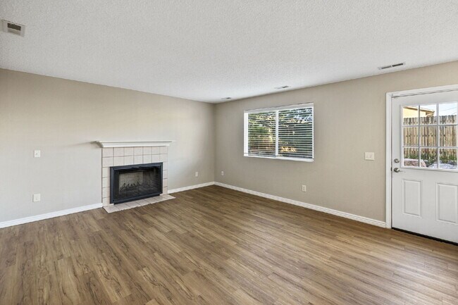 Building Photo - Convenient, Comfortable, and Close to Fort Carson and I-25! – 3BR Tri-Level in Colorado Springs!