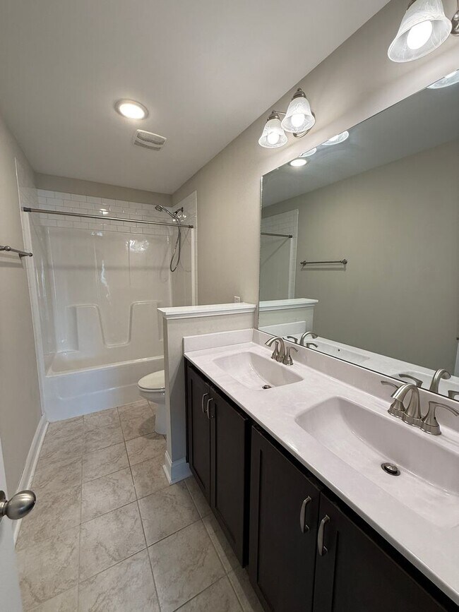 Building Photo - Stunning 4 Bed, 2.5 Bath Home in Cameron