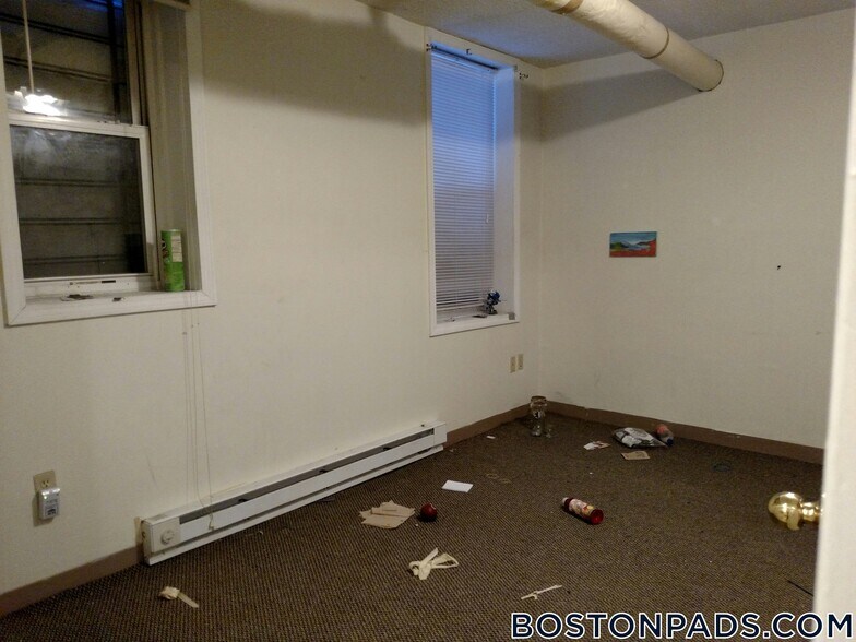 Building Photo - 165 Hemenway St