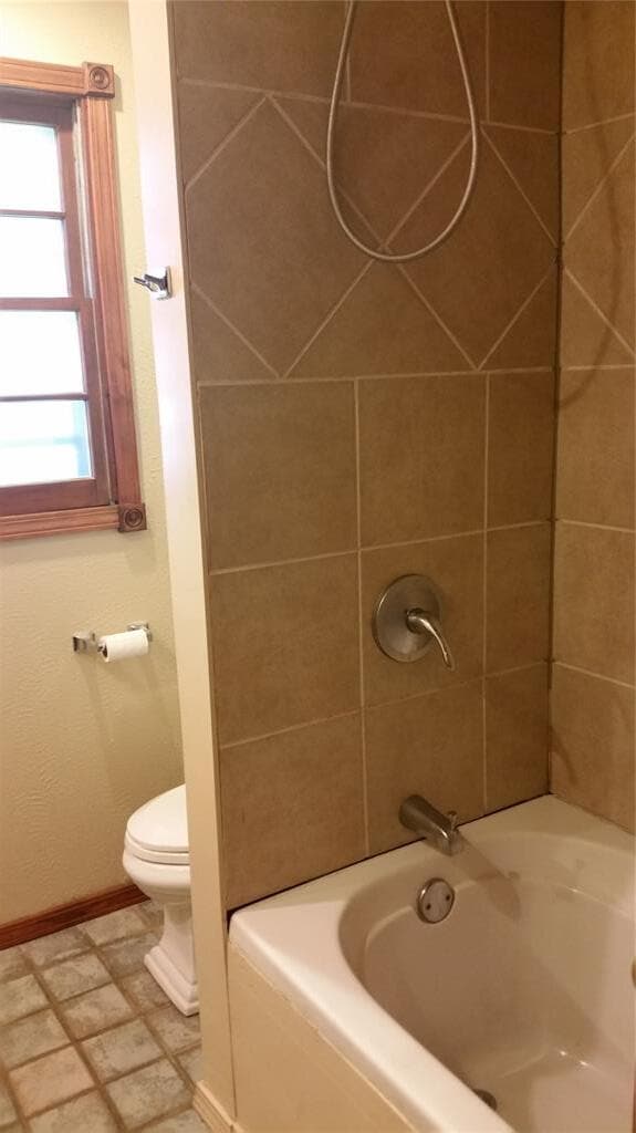 Building Photo - 511 Fleetwood Dr