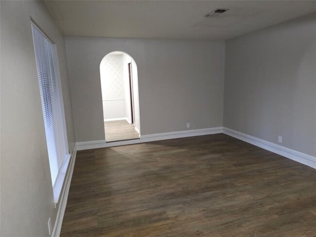 Building Photo - 3008 Tipps Dr