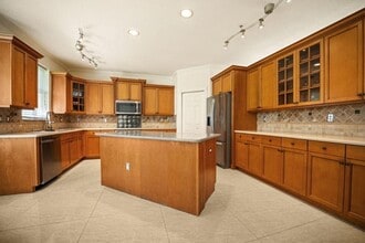 Building Photo - 9058 Alexandra Cir