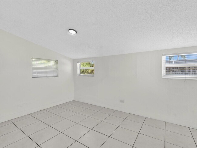 Building Photo - 6661 Meade St