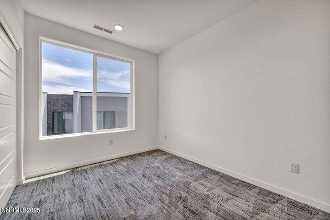 Building Photo - 557 California Ave