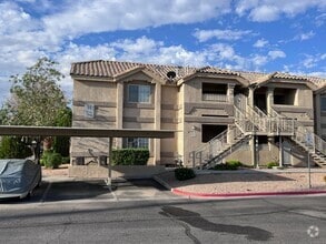 Building Photo - Mannetta Lane Condo / 2 BR - 1st Floor