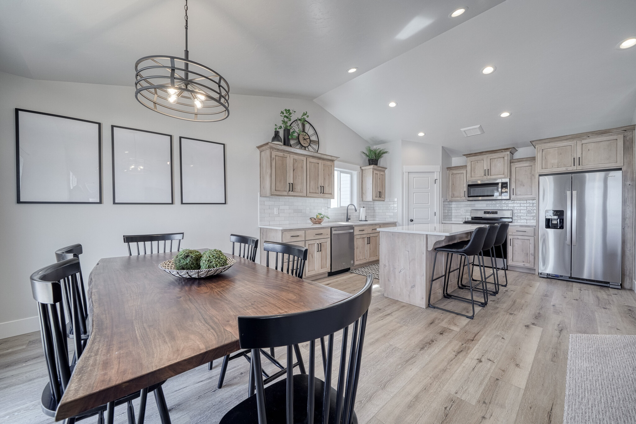 Building Photo - 1830 Mesa Canyon Dr
