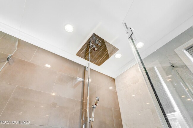 Building Photo - 7 Oak Tree Ln