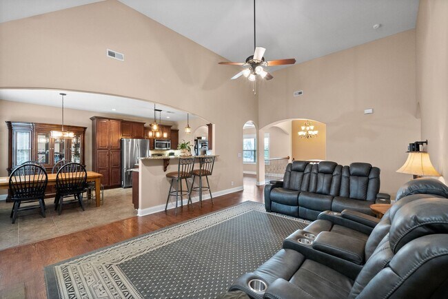 Building Photo - Spacious 4-Bedroom Home with Dual Living A...