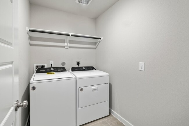 Building Photo - 2014 Darlington Oak Dr