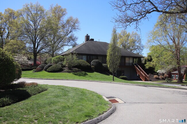 Building Photo - 53 Hollister Way N