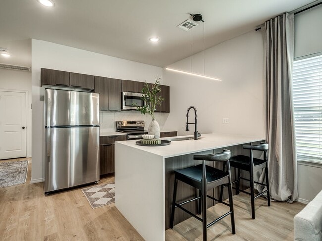 Building Photo - Glenhaven Townhomes