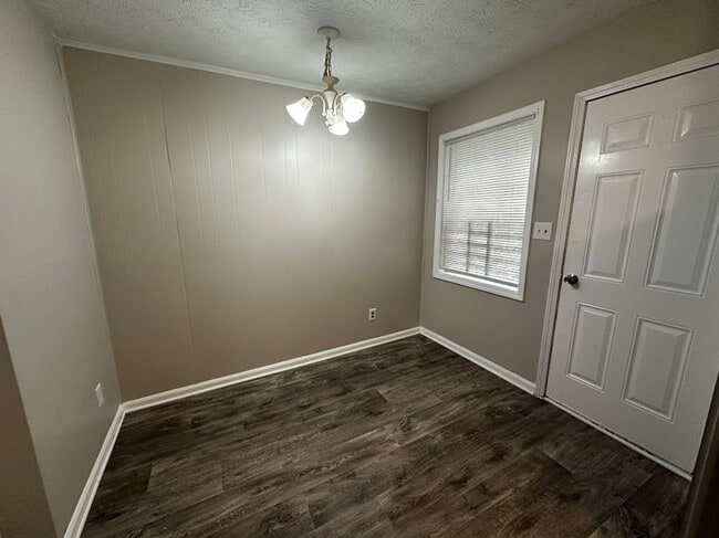 Building Photo - 1015 Cedar Ave