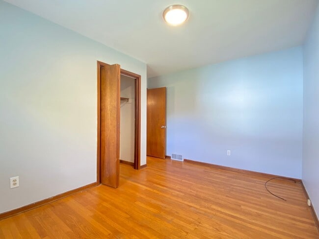 Building Photo - 5969 Crestmoor Dr SE