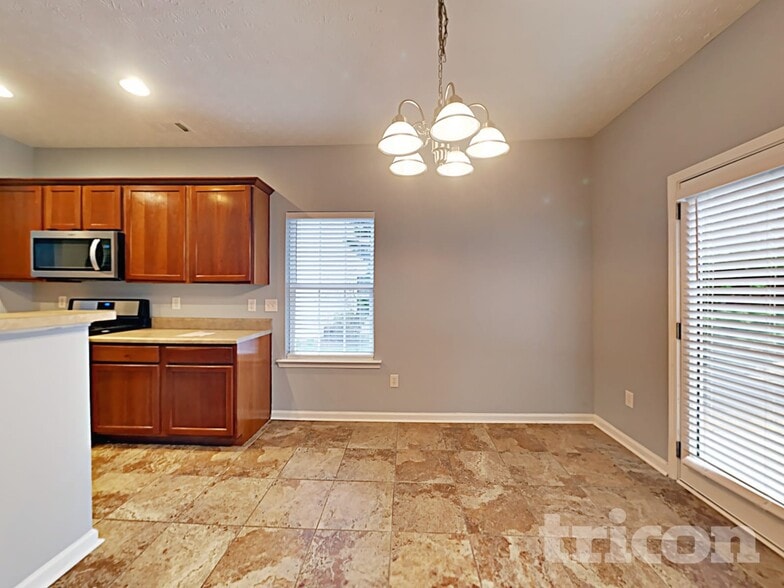 Building Photo - 422 Norton Xing