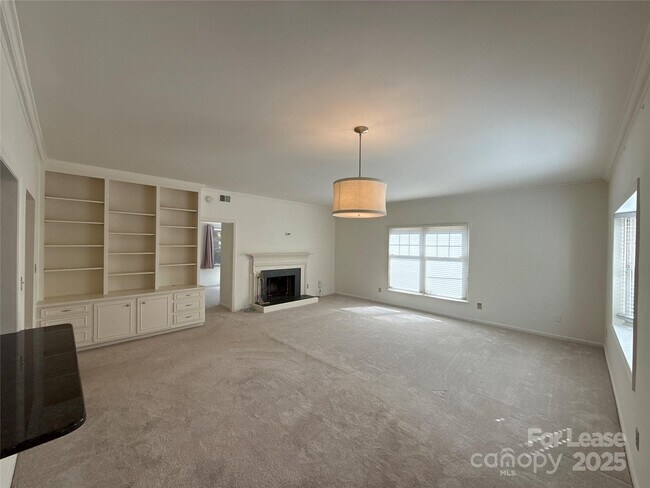 Building Photo - 1016 Queens Rd