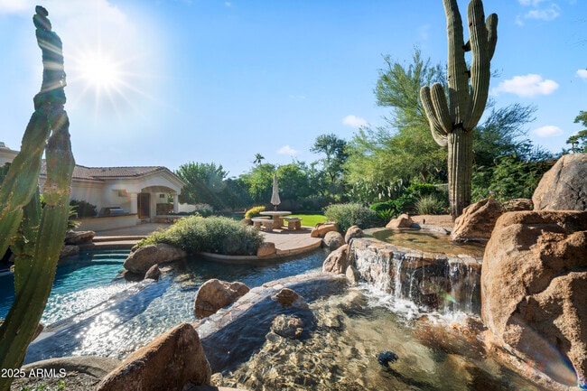 Building Photo - 8350 E Via Del Sol Dr